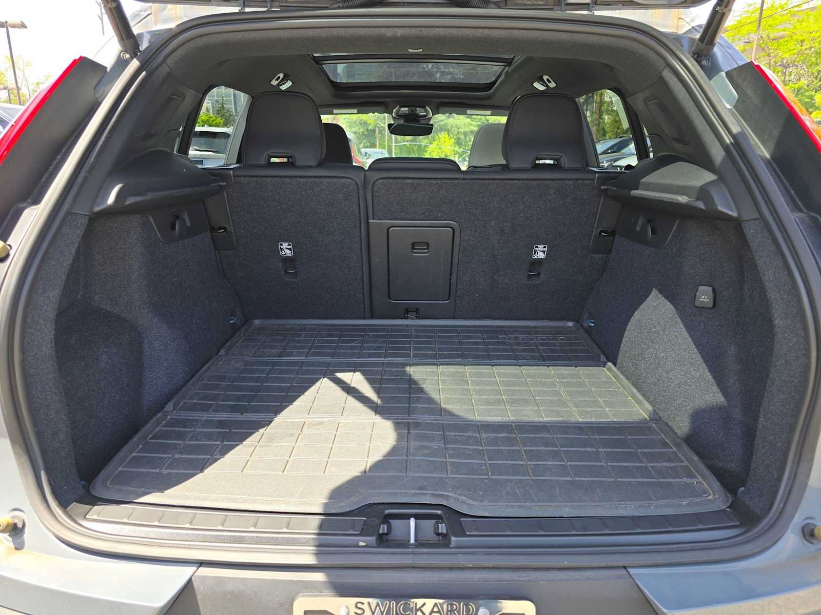 Certified 2023 Volvo XC40 B5 Plus w/ Protection Package Premier AWD/4WD image 14