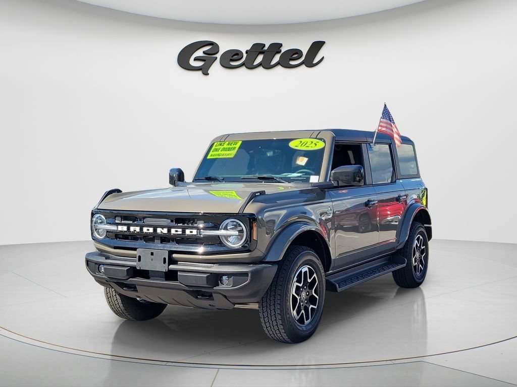 Used 2025 Ford Bronco Outer Banks AWD/4WD image 1
