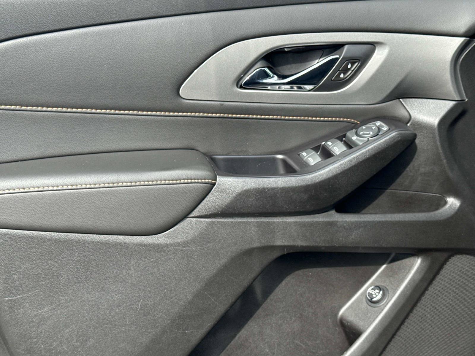 Used 2020 Chevrolet Traverse LT image 21