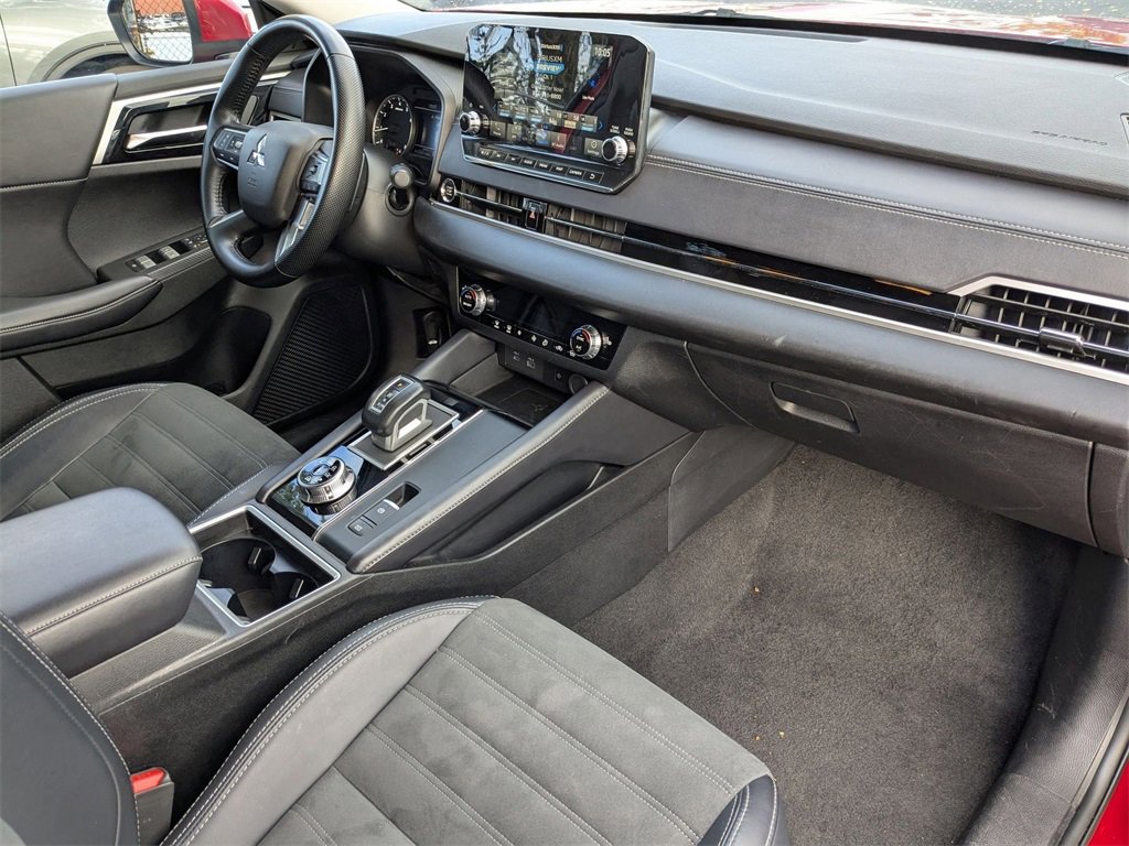 Used 2024 Mitsubishi Outlander SE image 41