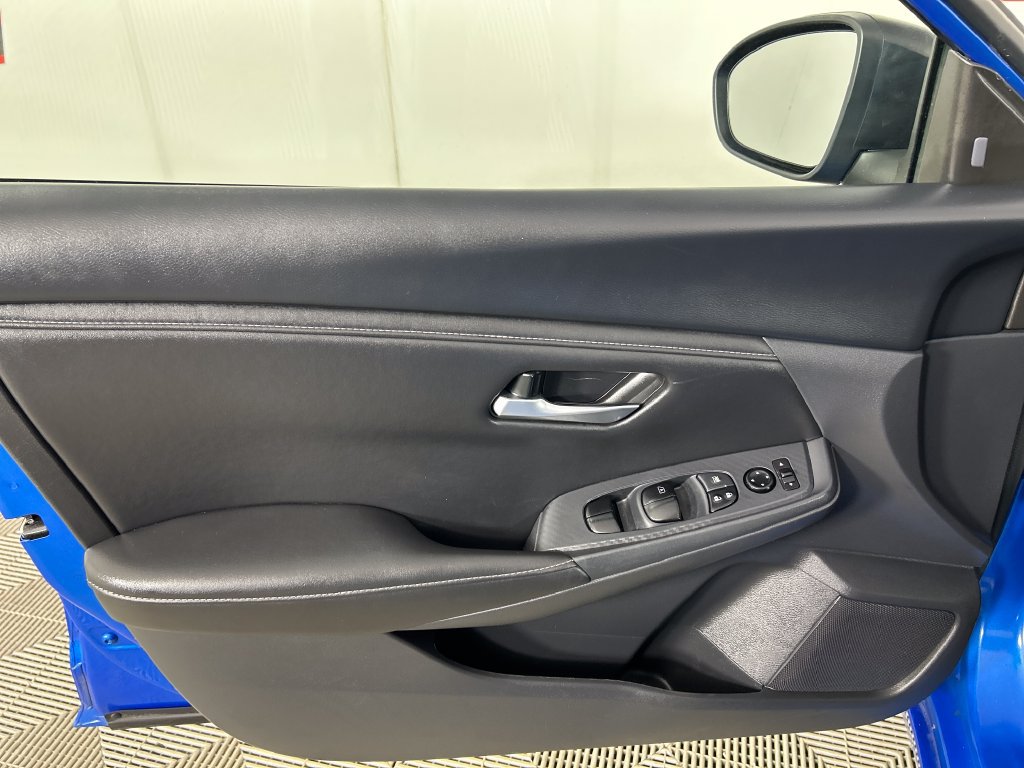 Used 2025 Nissan Sentra SV FWD image 11