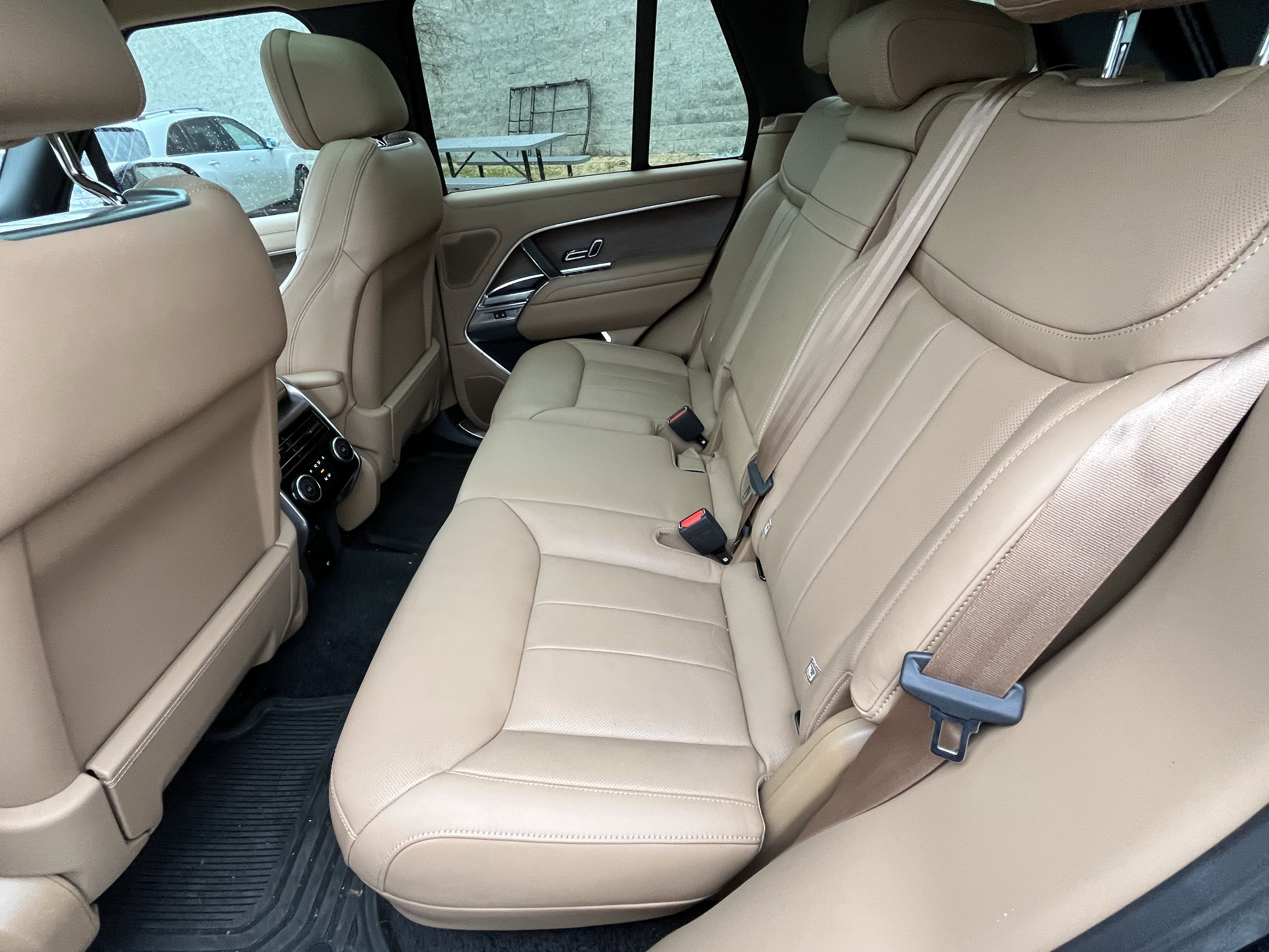 Certified 2025 Land Rover Range Rover SE image 30