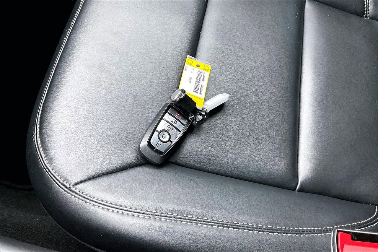 Used 2023 Ford Explorer XLT w/ Equipment Group 202A image 31