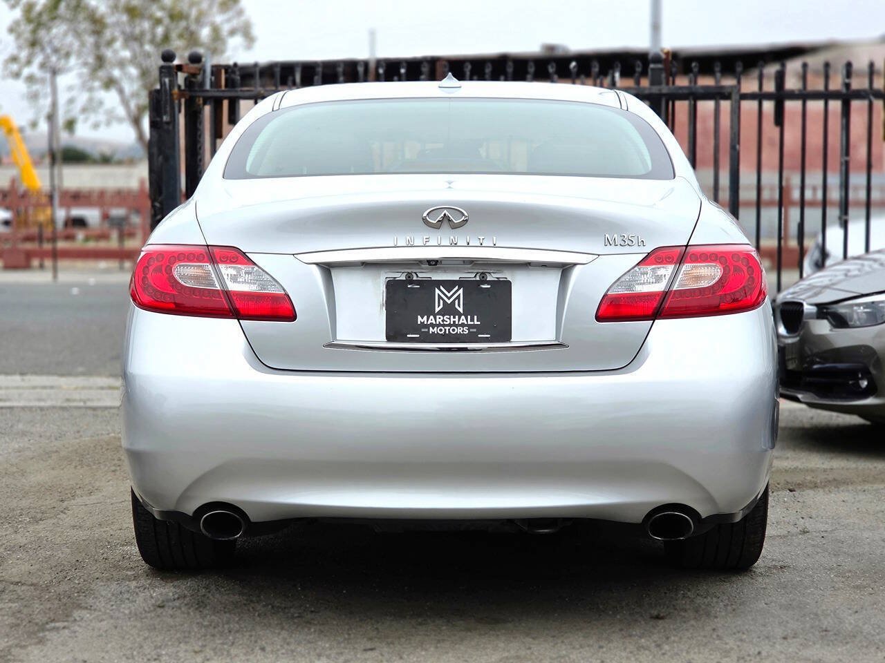 Used 2012 INFINITI M35 w/ Premium Pkg RWD image 4