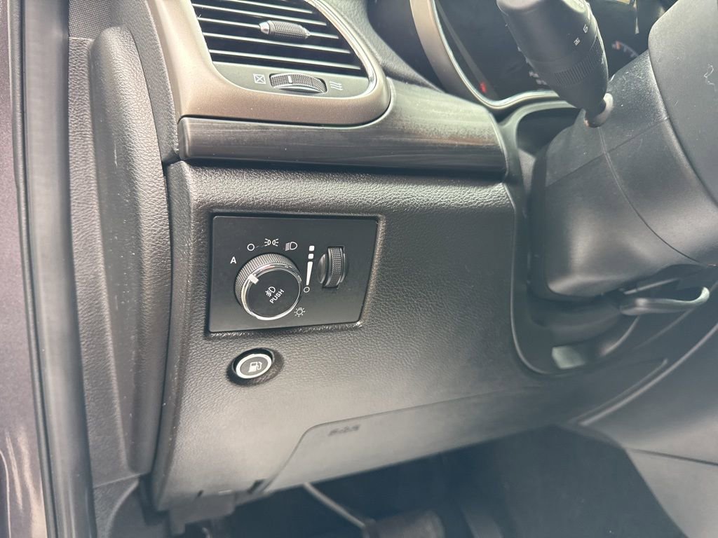 Used 2021 Jeep Grand Cherokee Laredo image 17