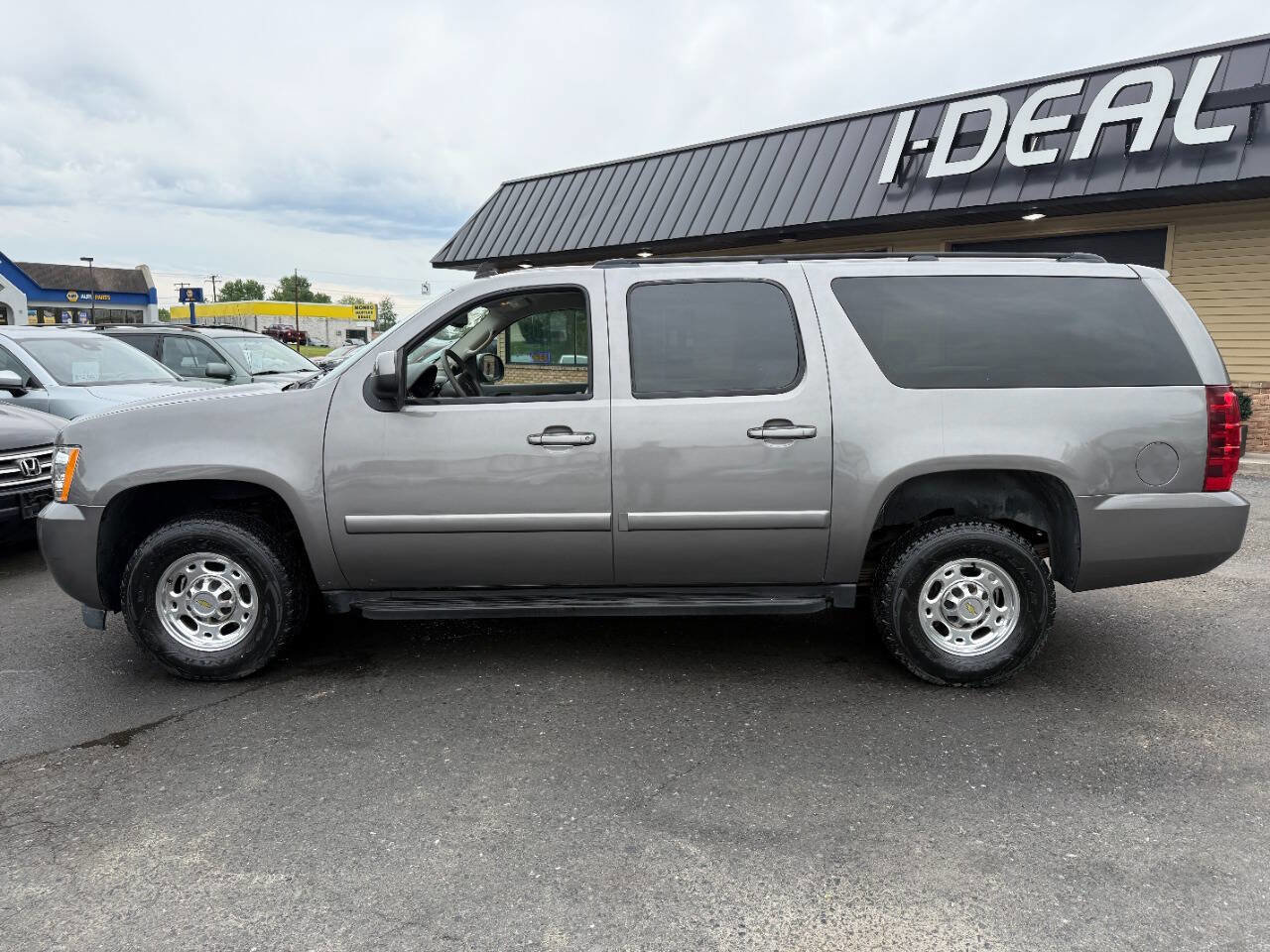 Used 2007 Chevrolet Suburban 2500 LT w/ LT Preferred Equipment Group AWD/4WD image 8