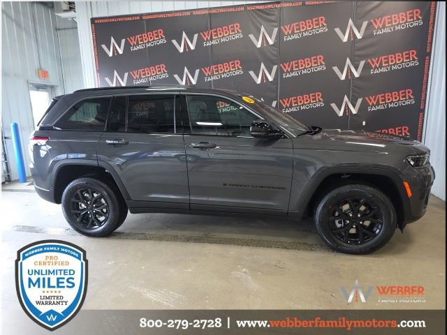 New 2026 Jeep Grand Cherokee Altitude image 3