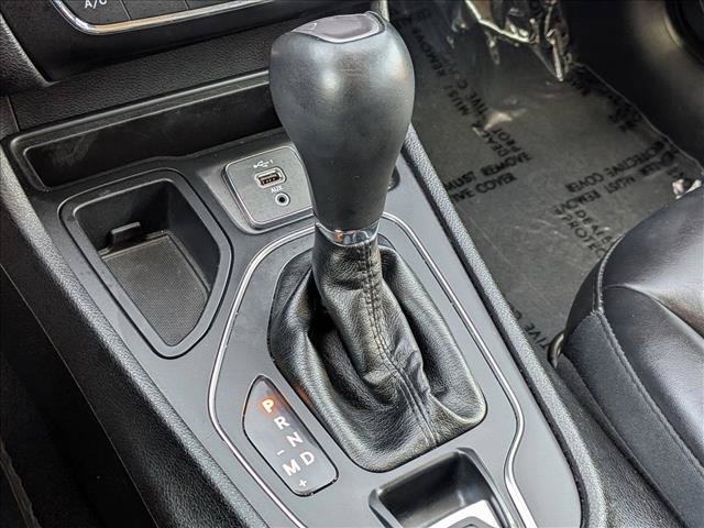Used 2019 Jeep Cherokee Latitude Plus FWD image 12