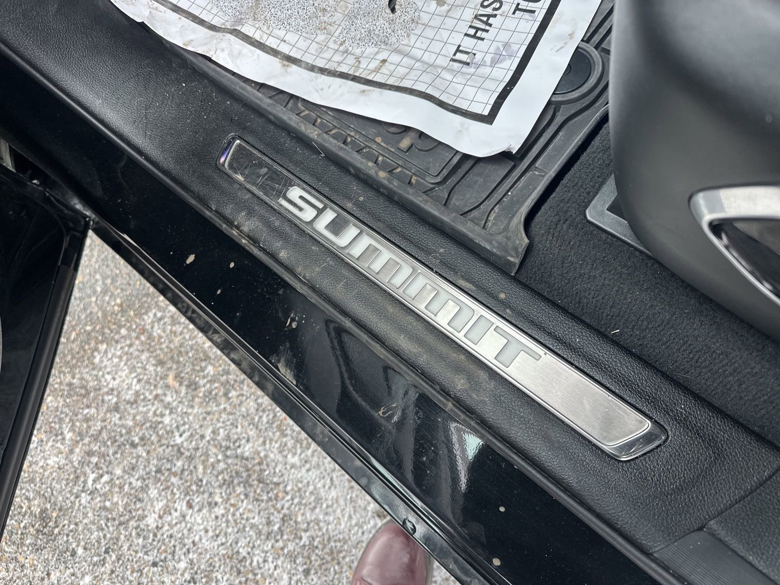 Used 2024 Jeep Grand Cherokee Summit w/ Luxury Tech Group V image 14