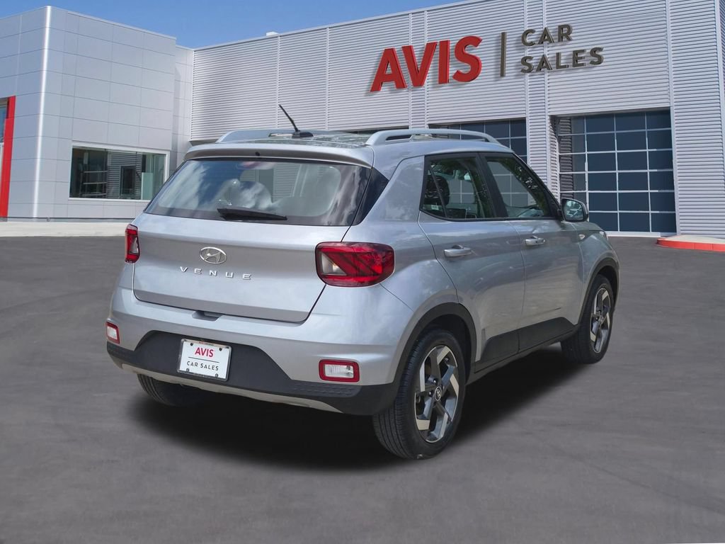 Used 2025 Hyundai Venue SEL FWD image 6