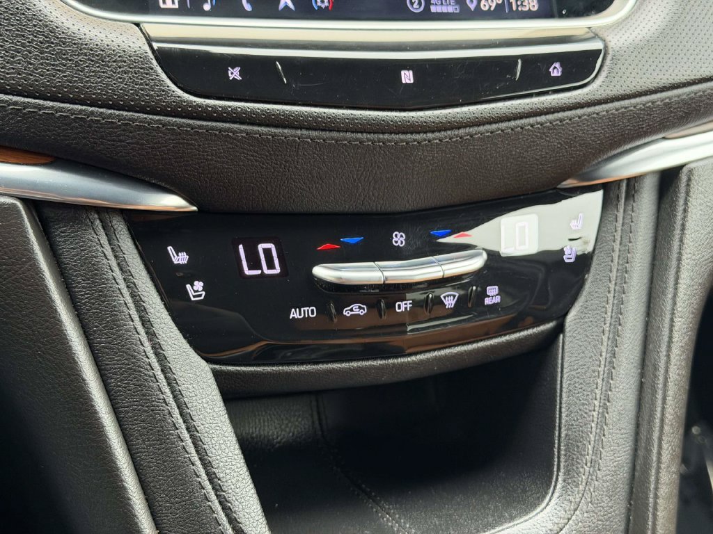 Used 2020 Cadillac XT5 Premium Luxury w/ LPO, Premium Carpet Package FWD image 22
