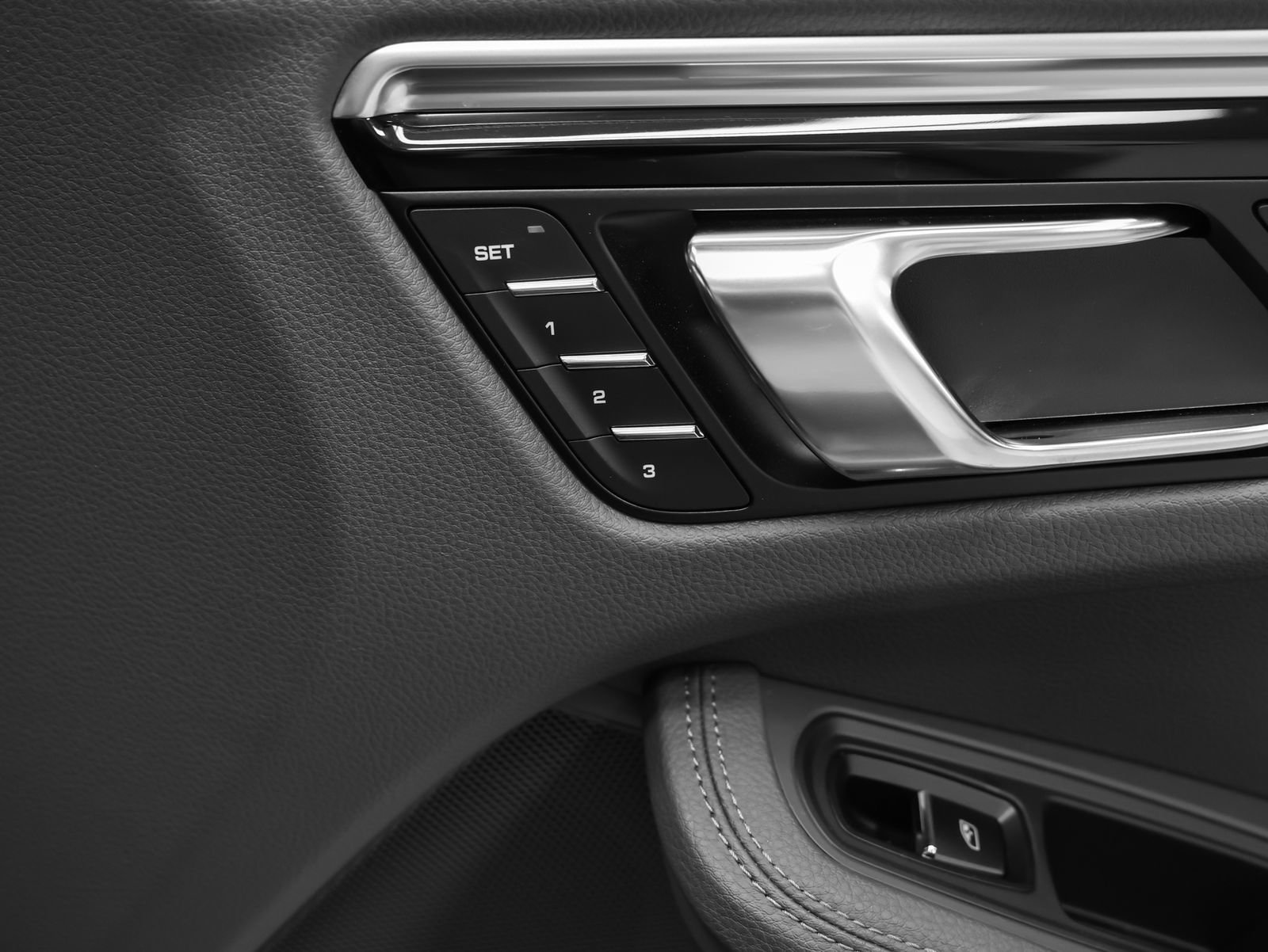 Certified 2023 Porsche Macan AWD/4WD image 19