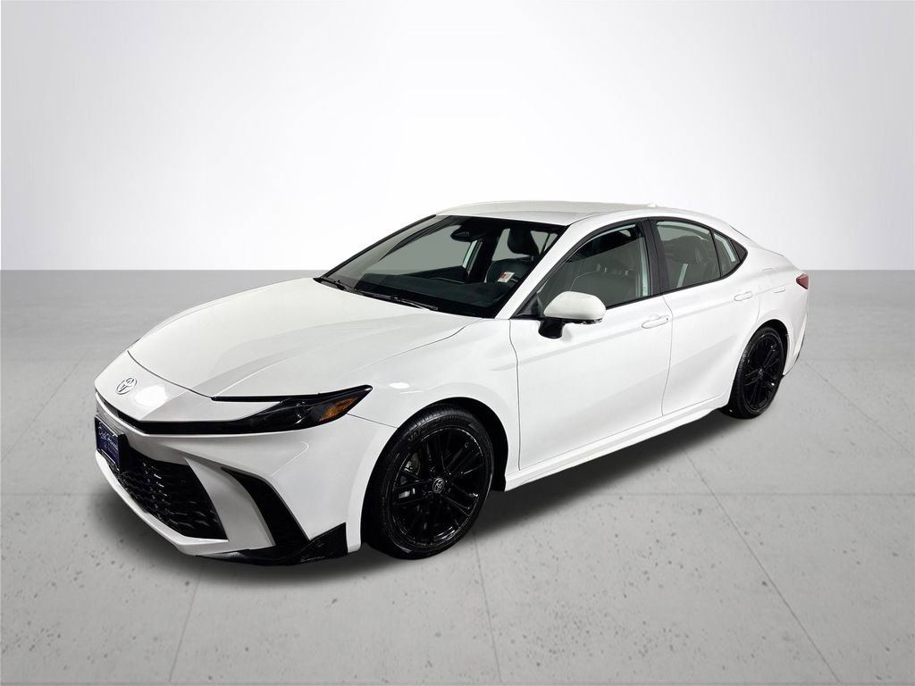 Used 2025 Toyota Camry SE image 2