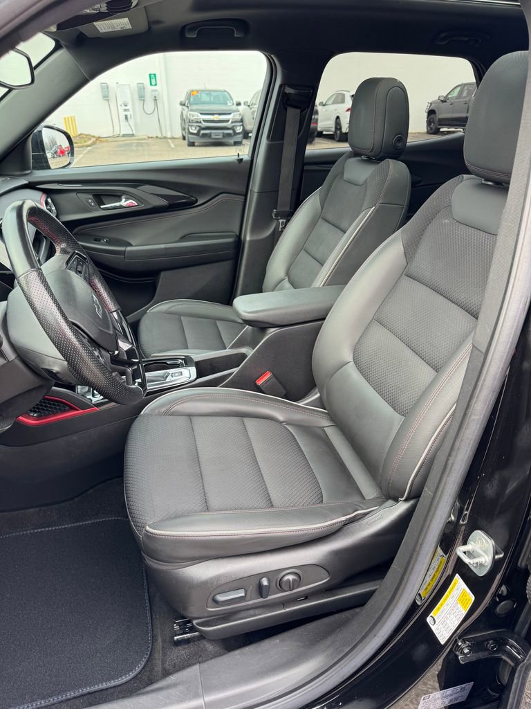 Used 2023 Chevrolet TrailBlazer RS w/ Sun and Liftgate Package image 11
