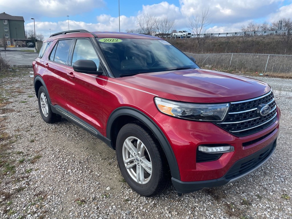Certified 2022 Ford Explorer XLT w/ Equipment Group 202A image 3
