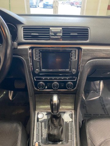 Used 2018 Volkswagen Passat 2.0T SE image 20