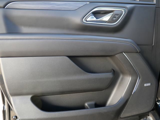 Used 2023 GMC Yukon XL SLT w/ SLT Premium Package image 11