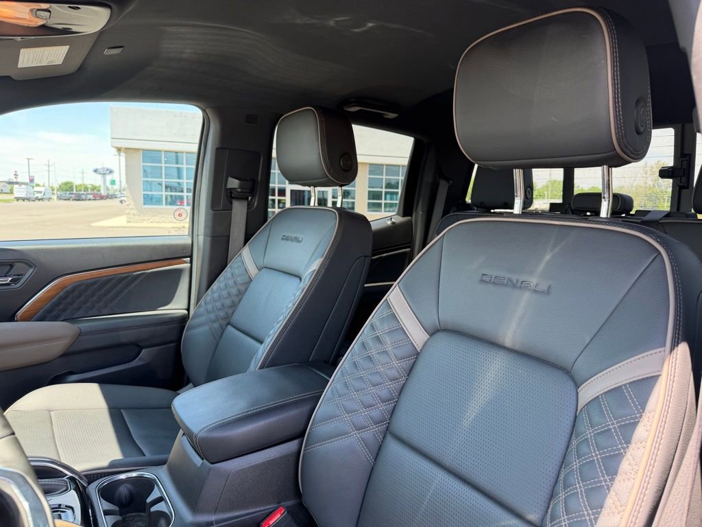 Used 2025 GMC Canyon Denali AWD/4WD image 15