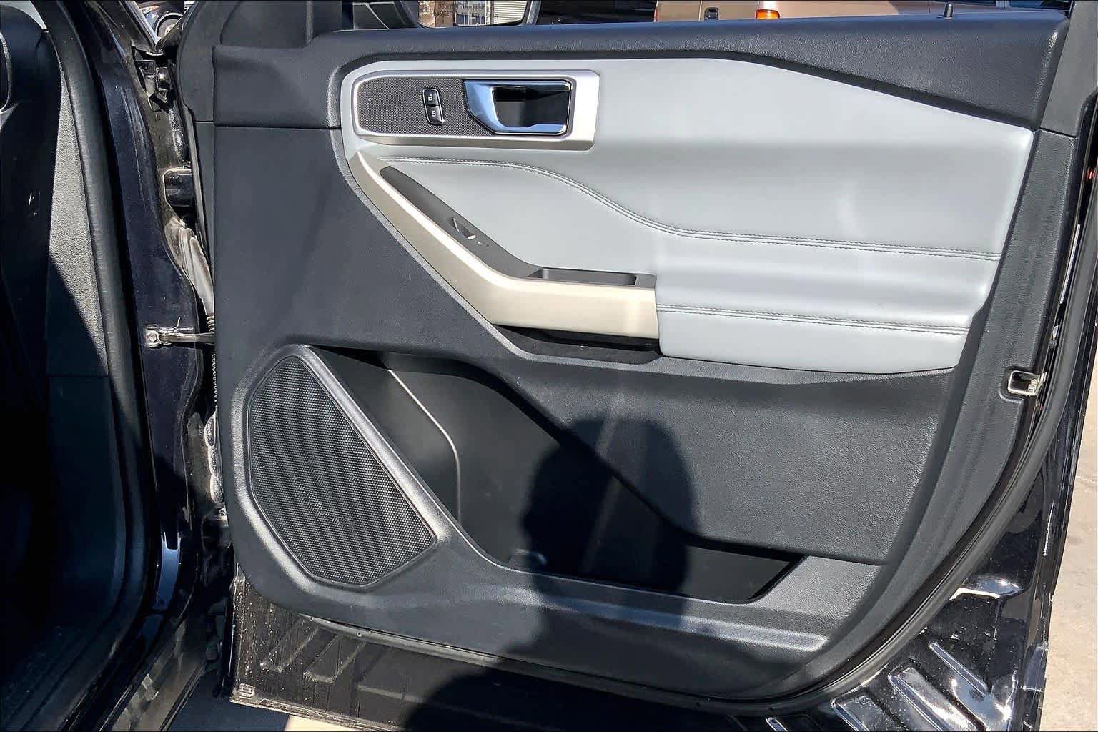 Used 2021 Ford Explorer XLT w/ Equipment Group 202A image 23