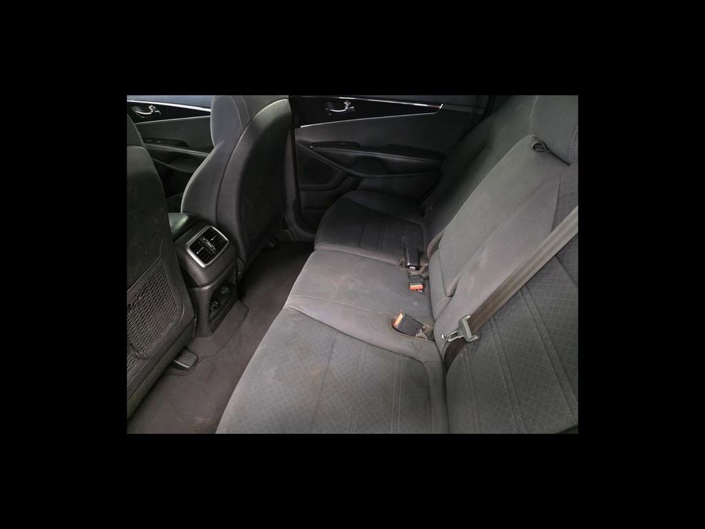 Used 2017 Kia Sorento FWD w/ LX Convenience Package image 17
