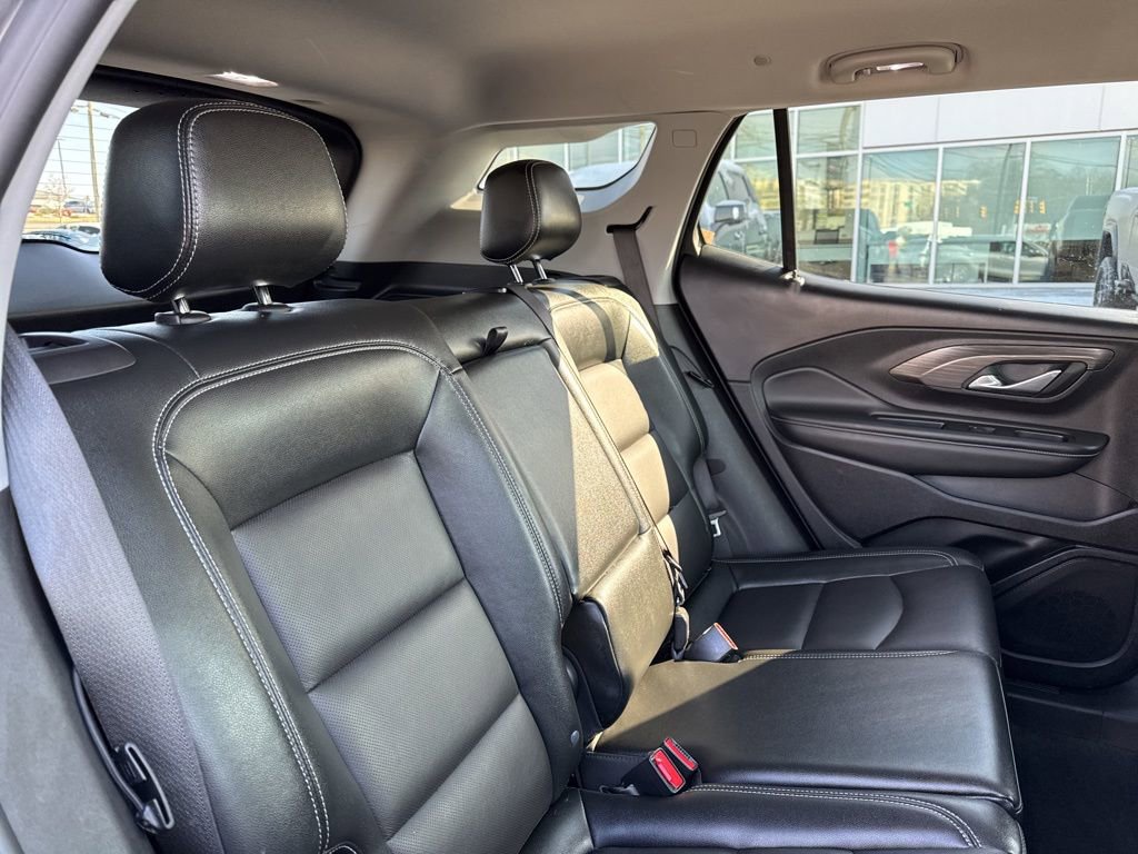 Used 2024 GMC Terrain SLT image 32