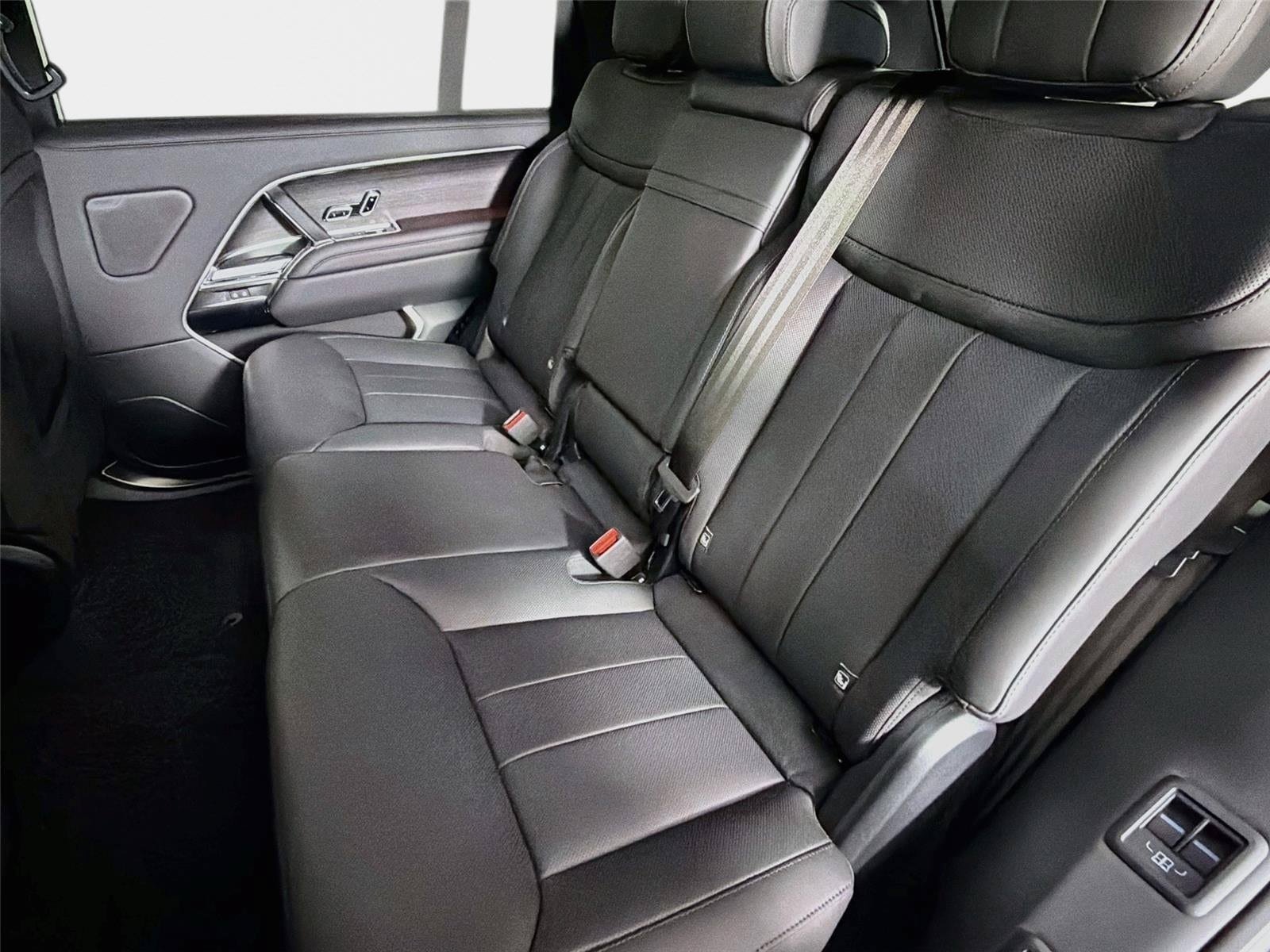 Used 2026 Land Rover Range Rover Long Wheelbase SE AWD/4WD image 24