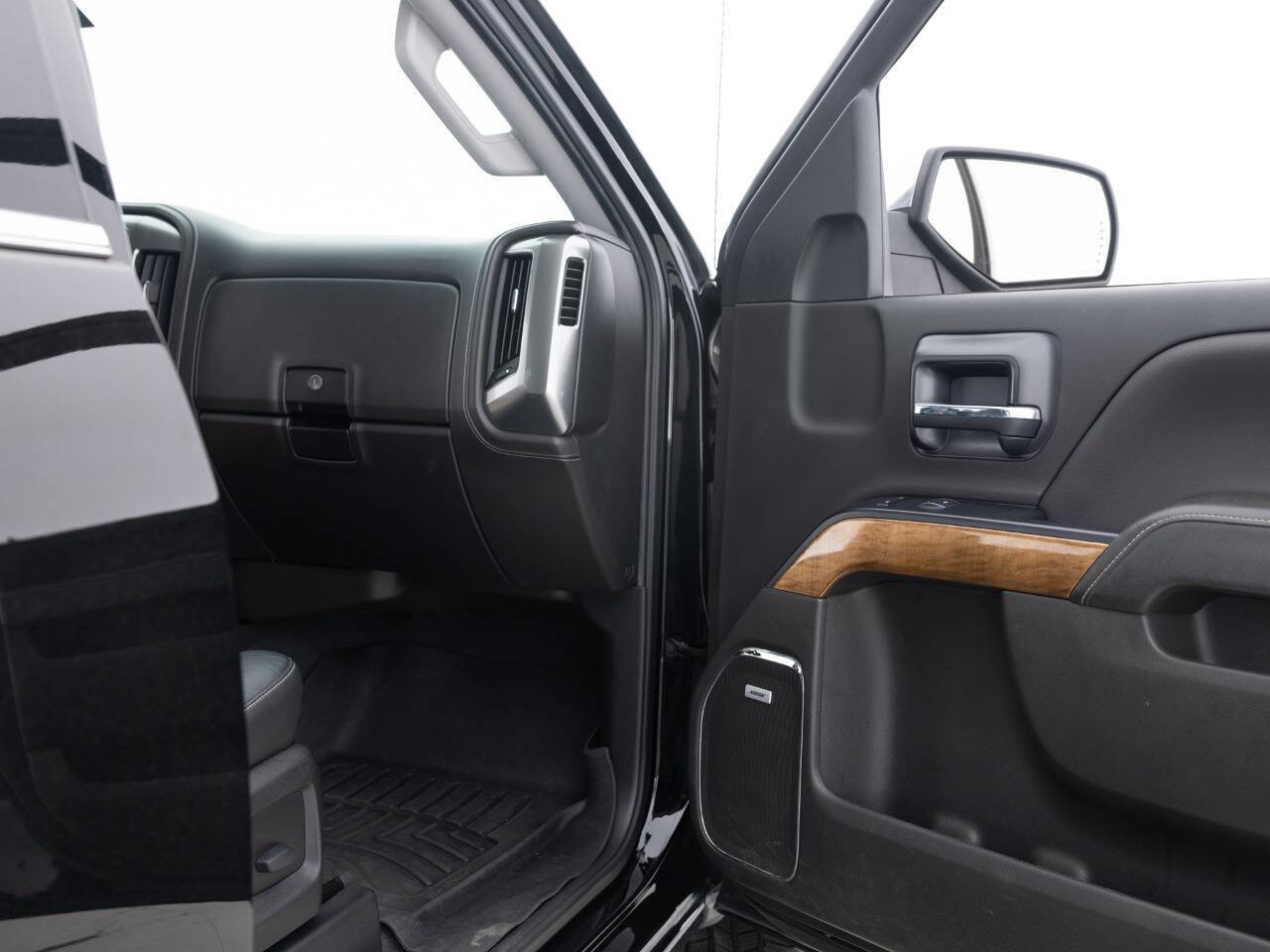 Used 2018 Chevrolet Silverado 1500 LTZ w/ Sport Package image 28