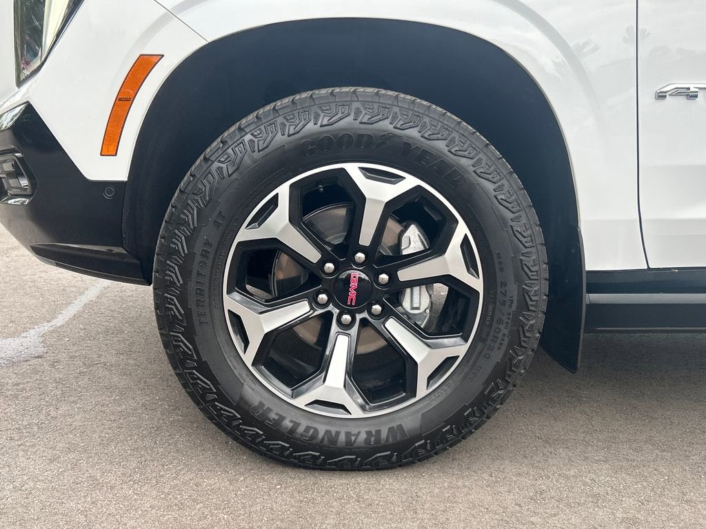 Used 2025 GMC Yukon AT4 w/ AT4 Premium Package AWD/4WD image 10