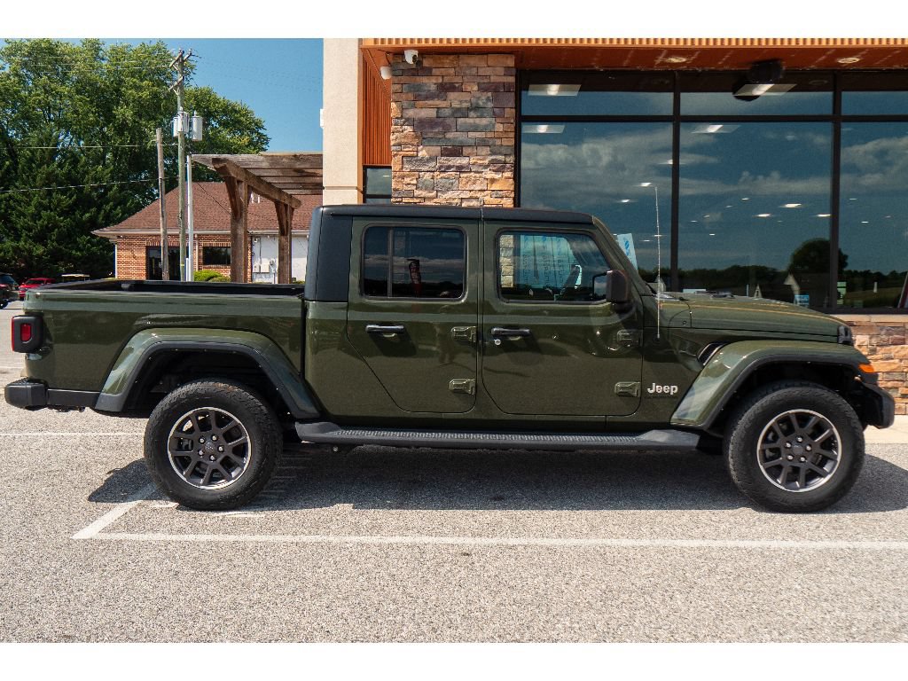 Used 2022 Jeep Gladiator Overland w/ Popular Equipment Package AWD/4WD image 2