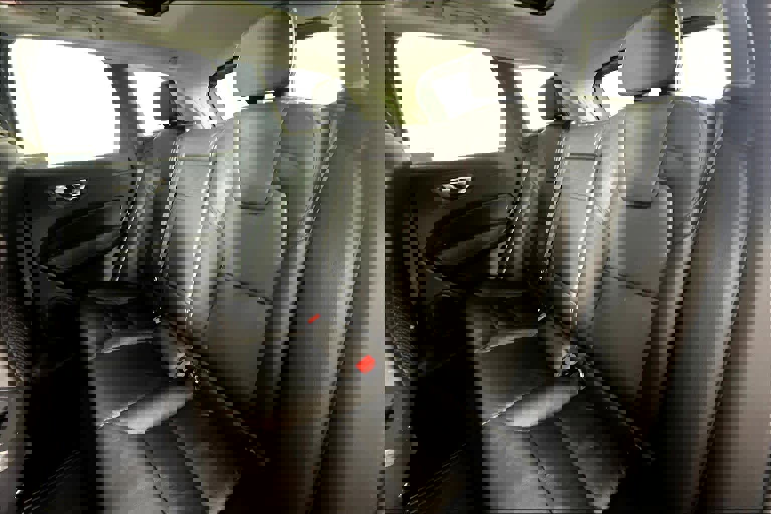 Used 2020 Volvo XC60 T5 Momentum w/ Premium Package image 19