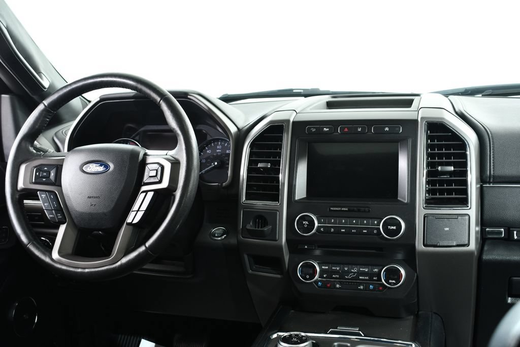 Used 2018 Ford Expedition Max XLT w/ Equipment Group 202A AWD/4WD image 8