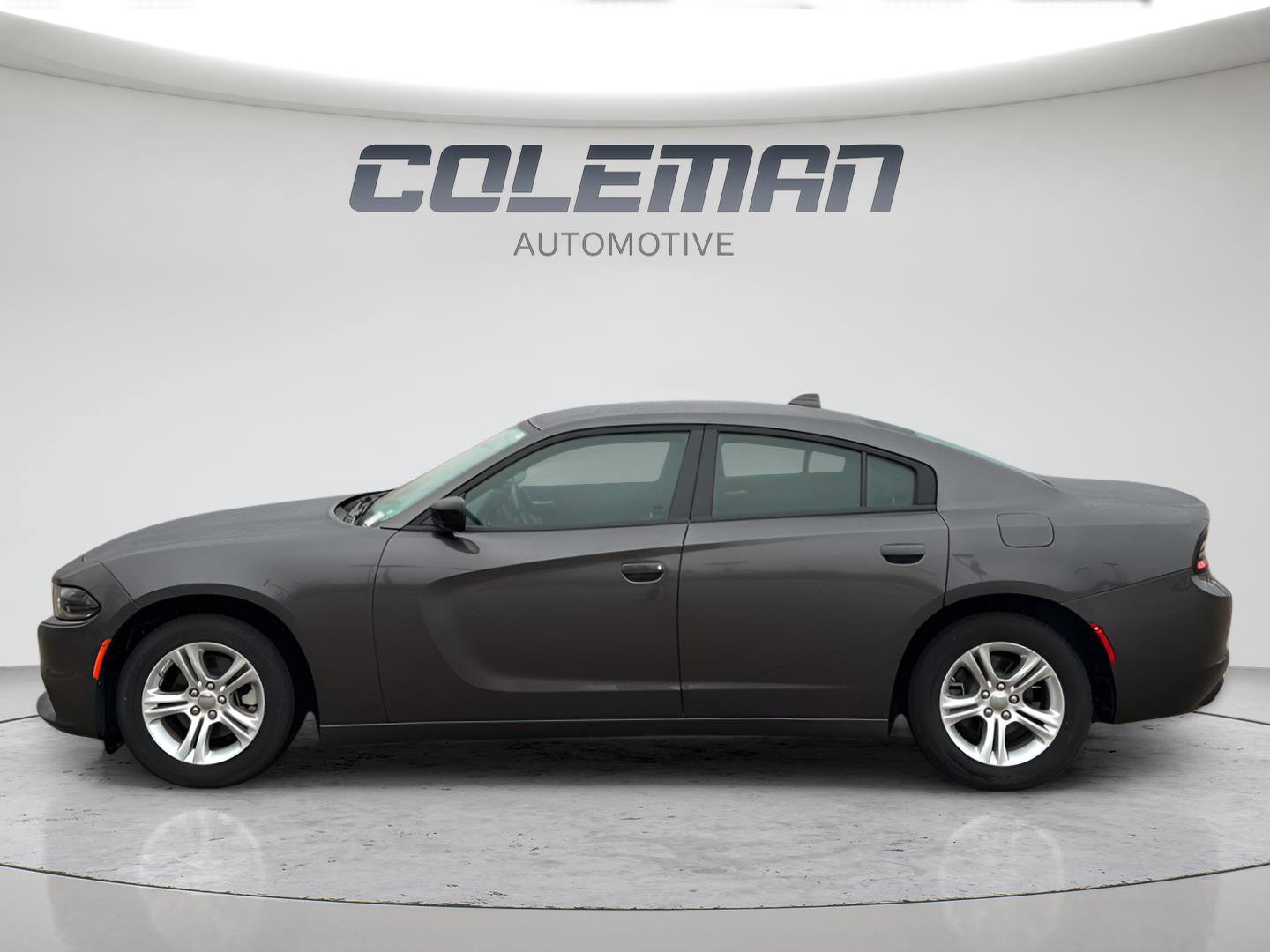 Used 2023 Dodge Charger SXT image 2