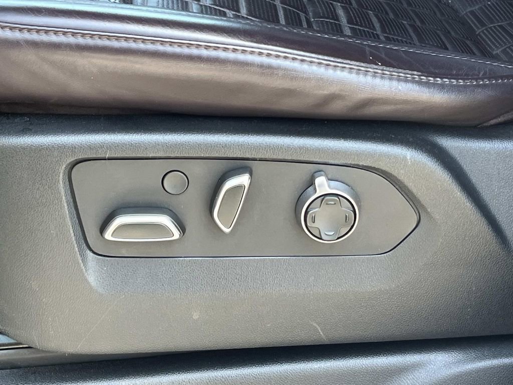 Used 2022 Cadillac Escalade Premium Luxury Platinum image 26