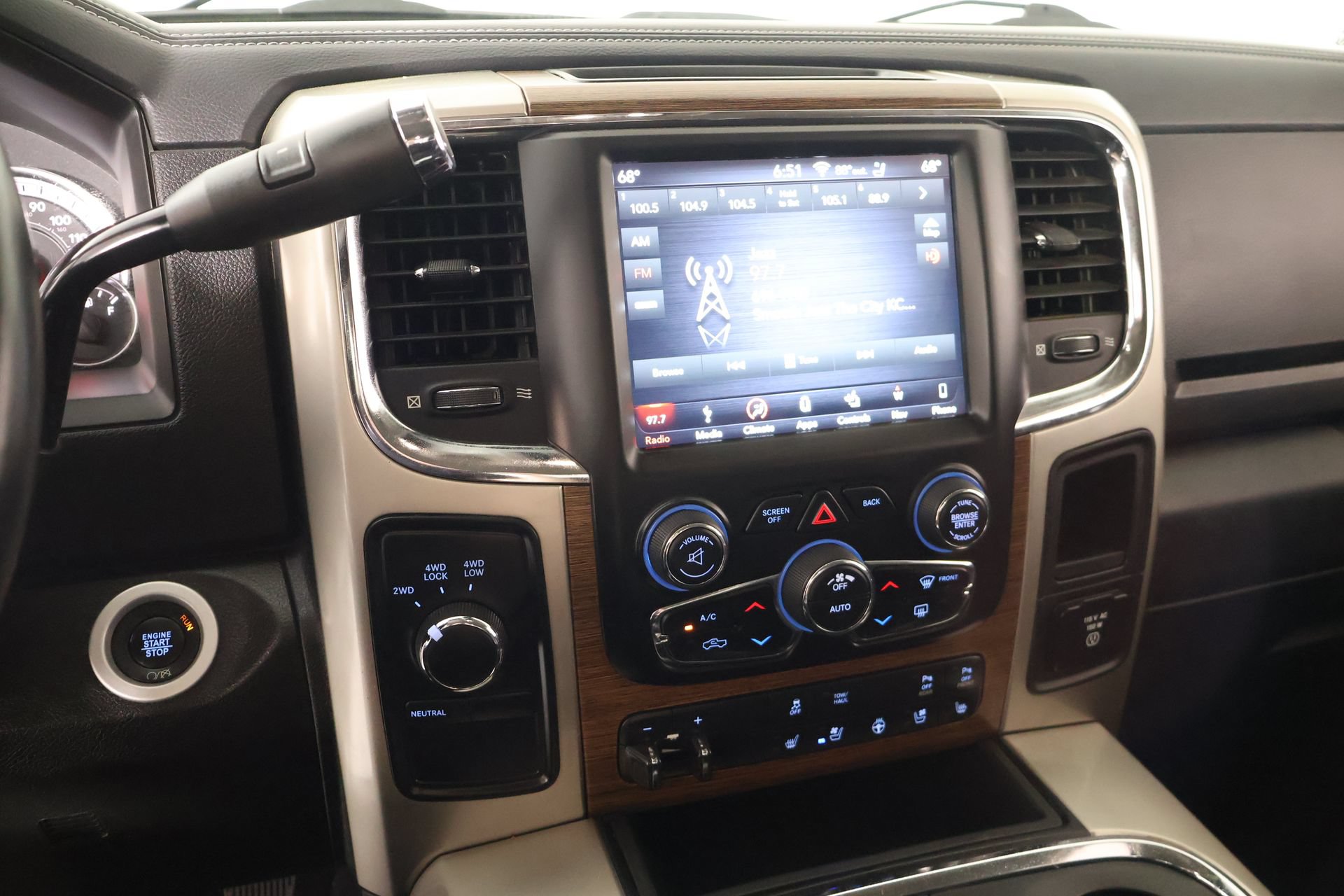 Used 2018 RAM 2500 Laramie AWD/4WD image 5