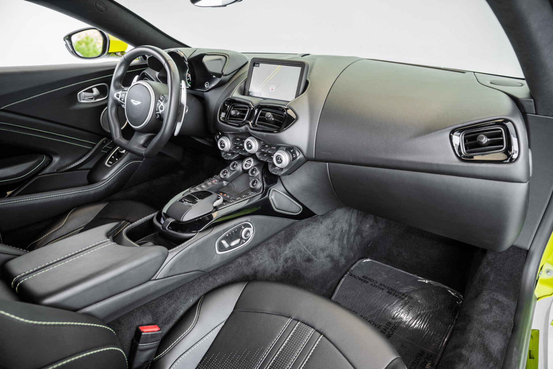 Used 2020 Aston Martin V8 Vantage Coupe RWD image 16