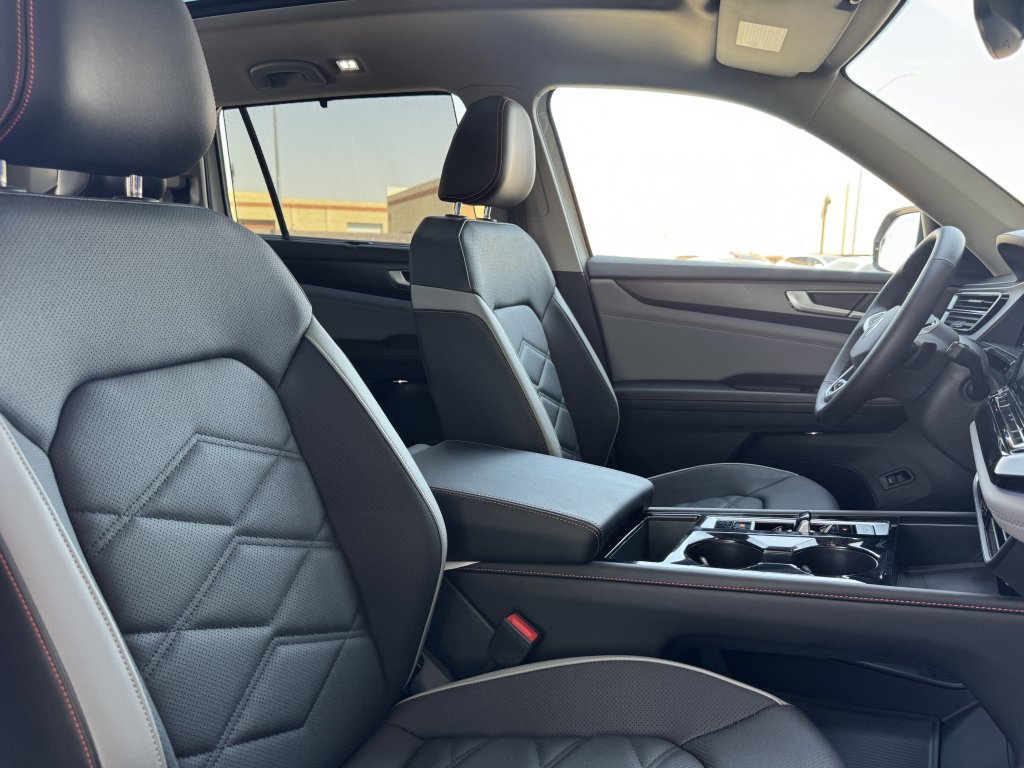 Used 2024 Volkswagen Atlas Peak Edition SE AWD/4WD image 39