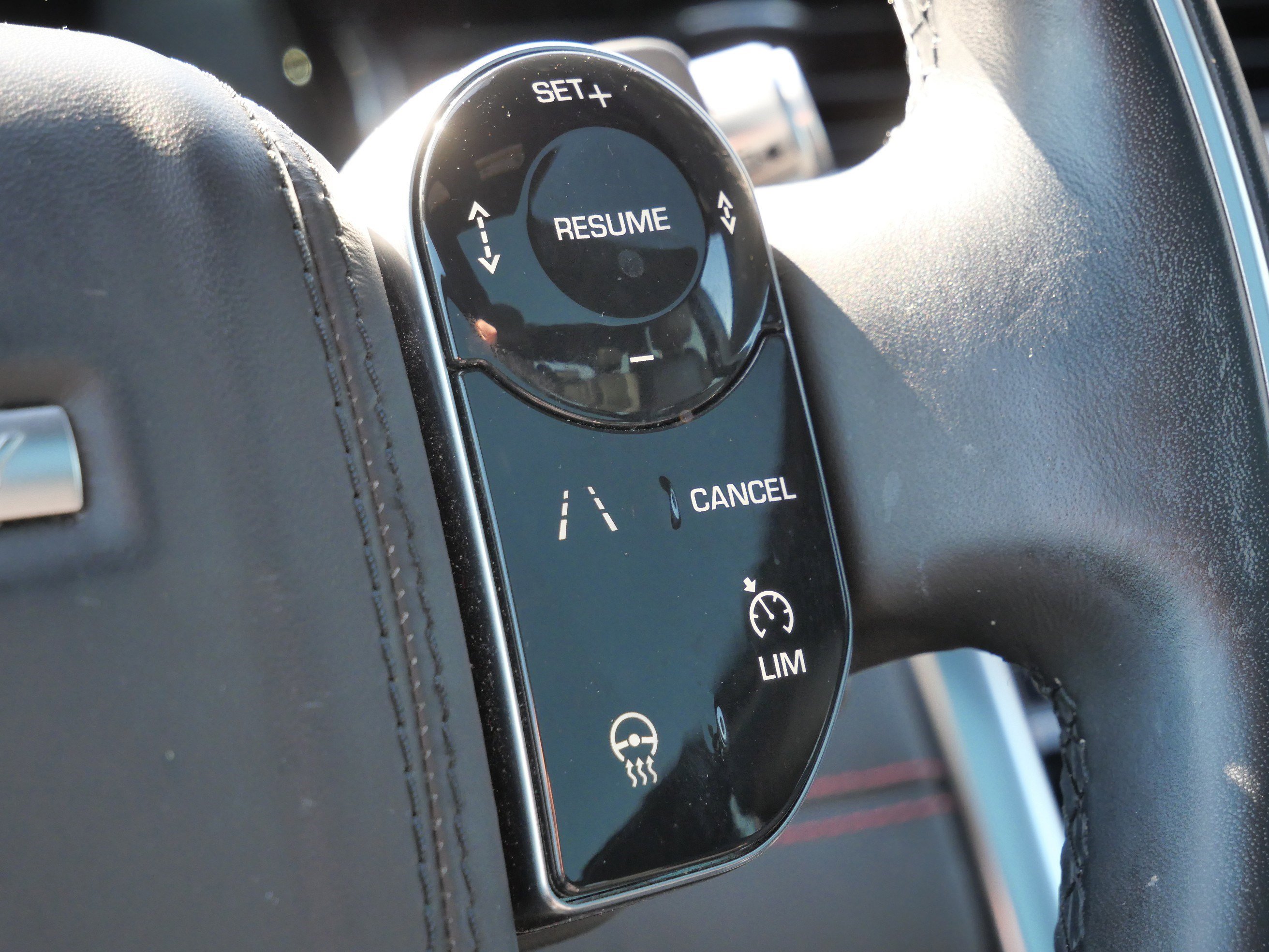 Used 2020 Land Rover Discovery Sport HSE R-Dynamic image 32