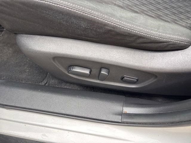Used 2020 Nissan Rogue SV FWD image 12