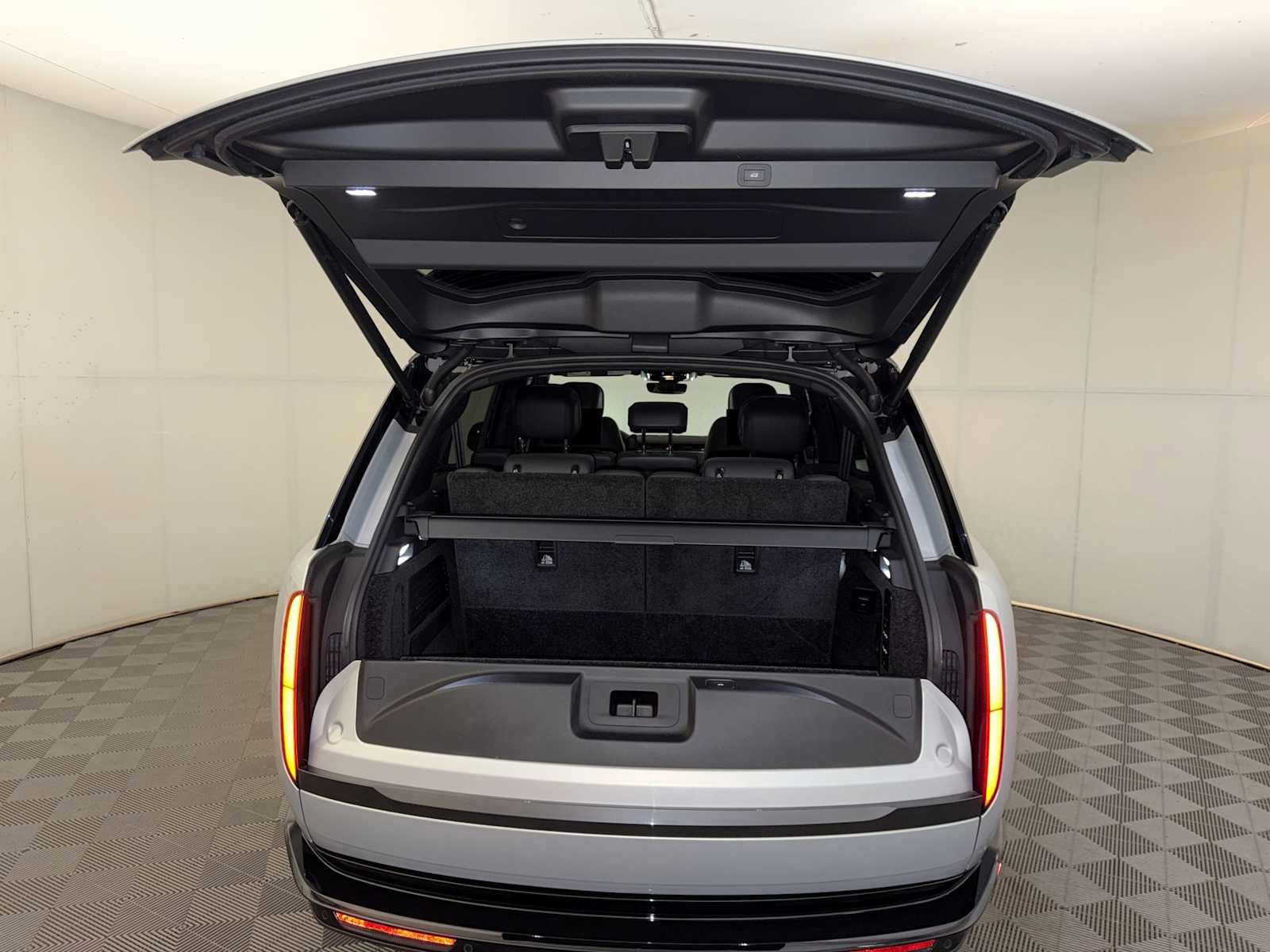 Used 2025 Land Rover Range Rover Long Wheelbase SE image 21