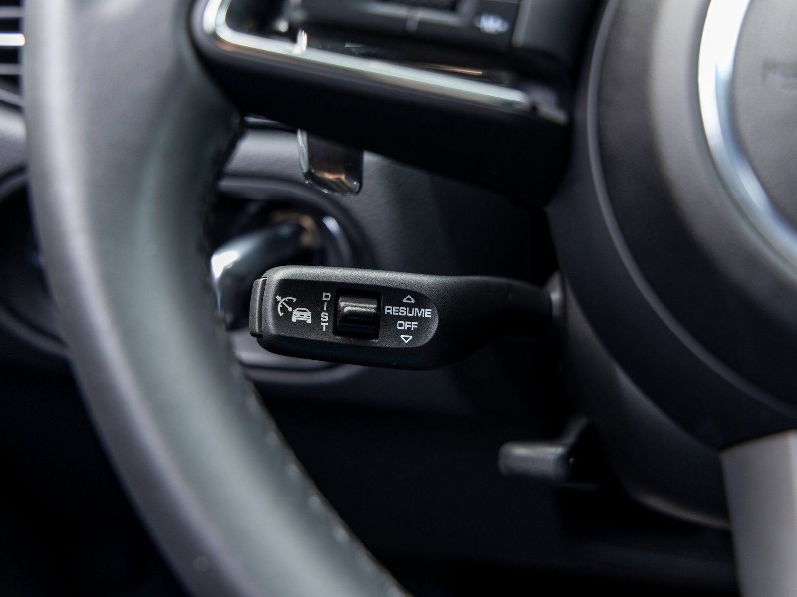 Certified 2025 Porsche Macan image 31