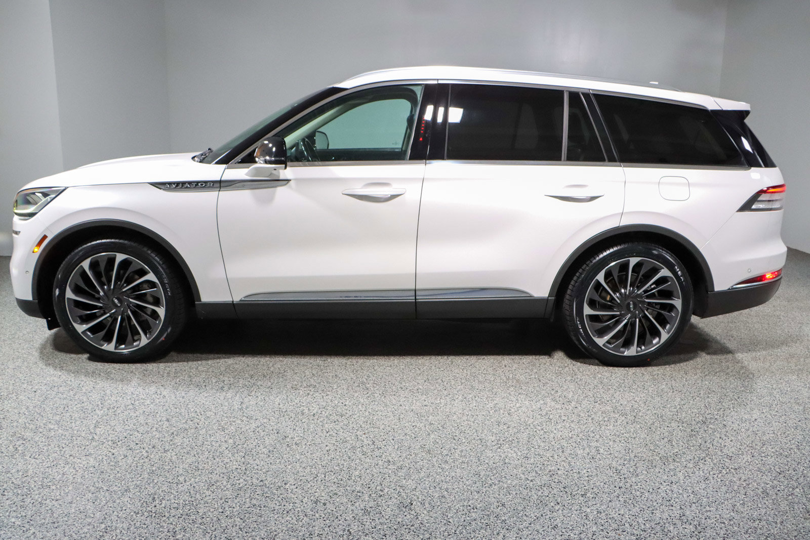 Used 2021 Lincoln Aviator Reserve w/ Equipment Group 201A image 10