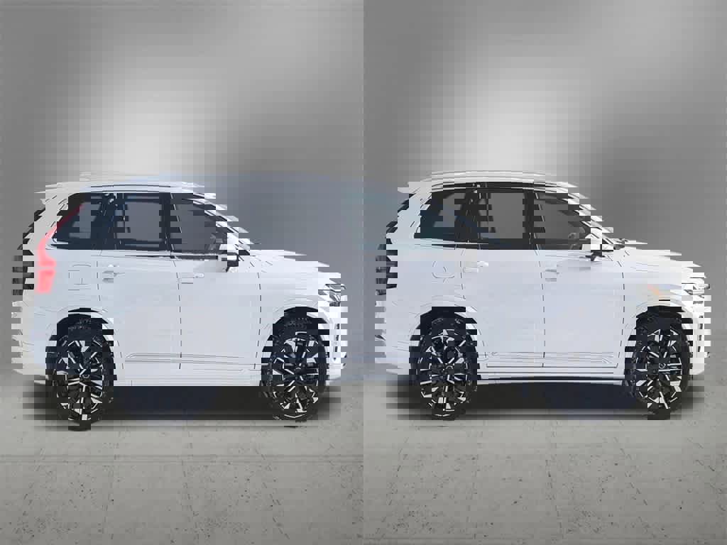 Certified 2026 Volvo XC90 B6 Plus w/ Protection Package Premier image 7
