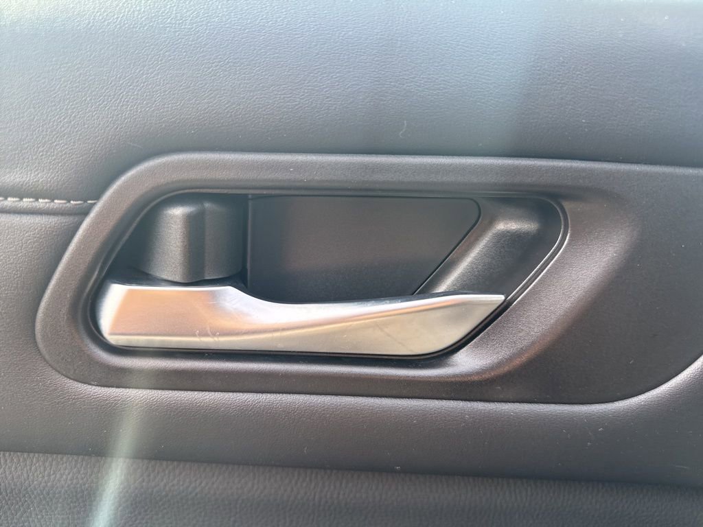 Used 2022 Nissan Pathfinder SV image 11