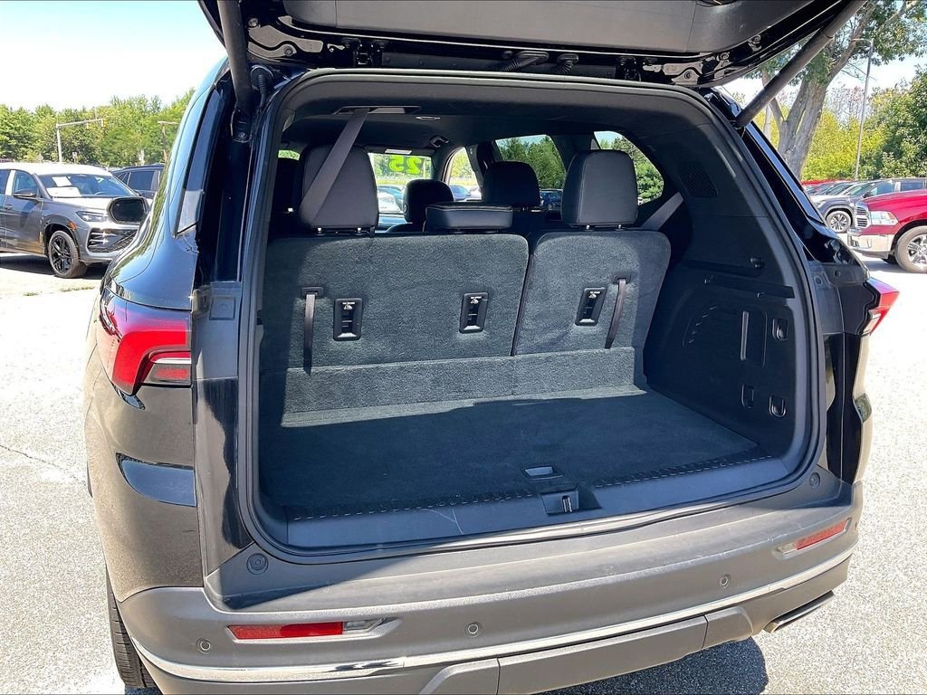 Used 2025 Buick Enclave Preferred AWD/4WD image 35