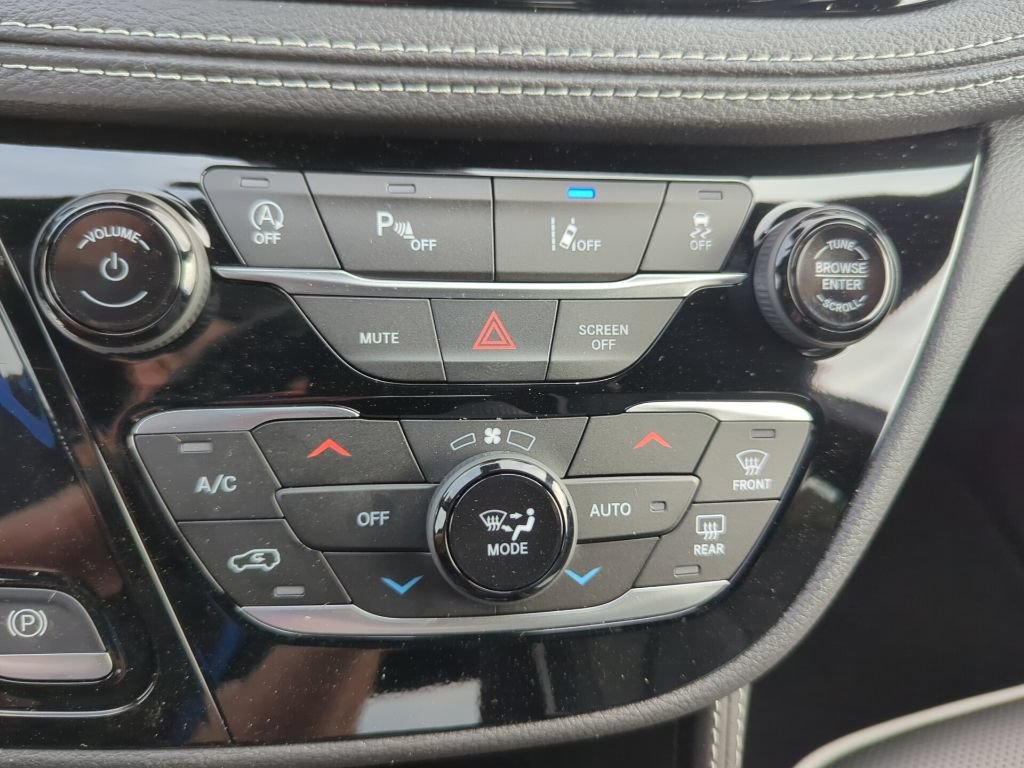 New 2027 Chrysler Pacifica Limited AWD/4WD image 24