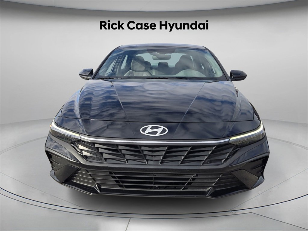 Certified 2025 Hyundai Elantra SE image 5