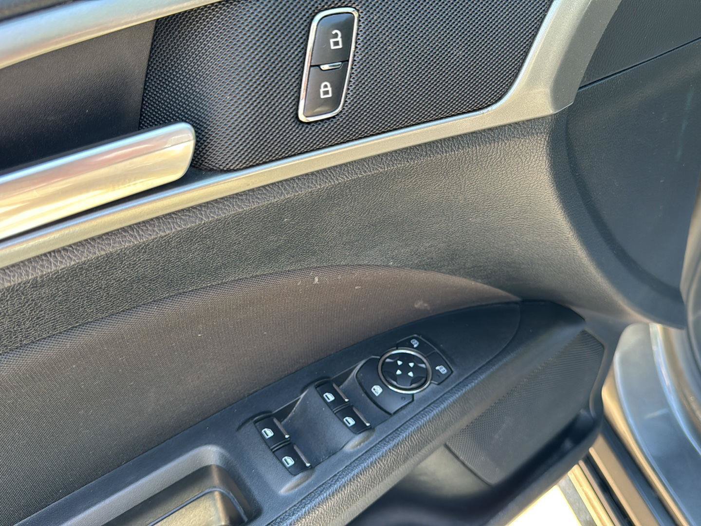 Used 2018 Ford Fusion SE FWD image 15