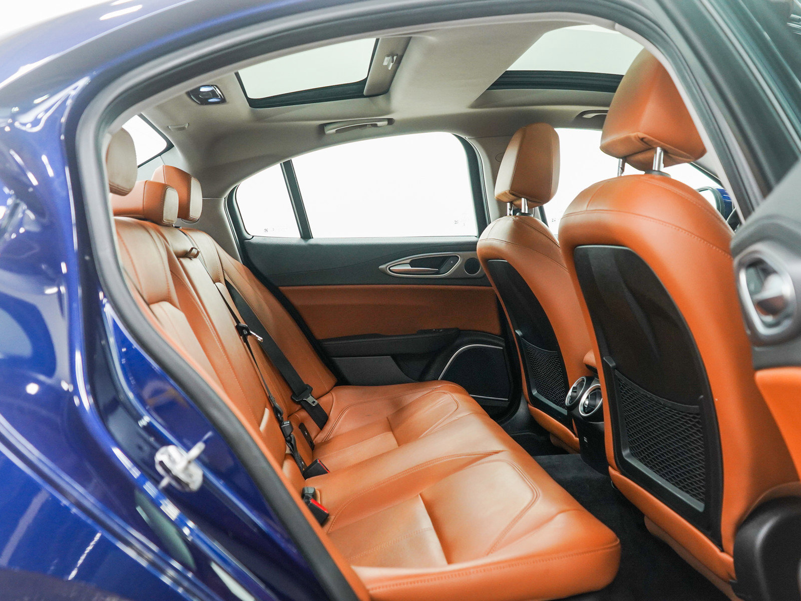 Used 2018 Alfa Romeo Giulia AWD image 12