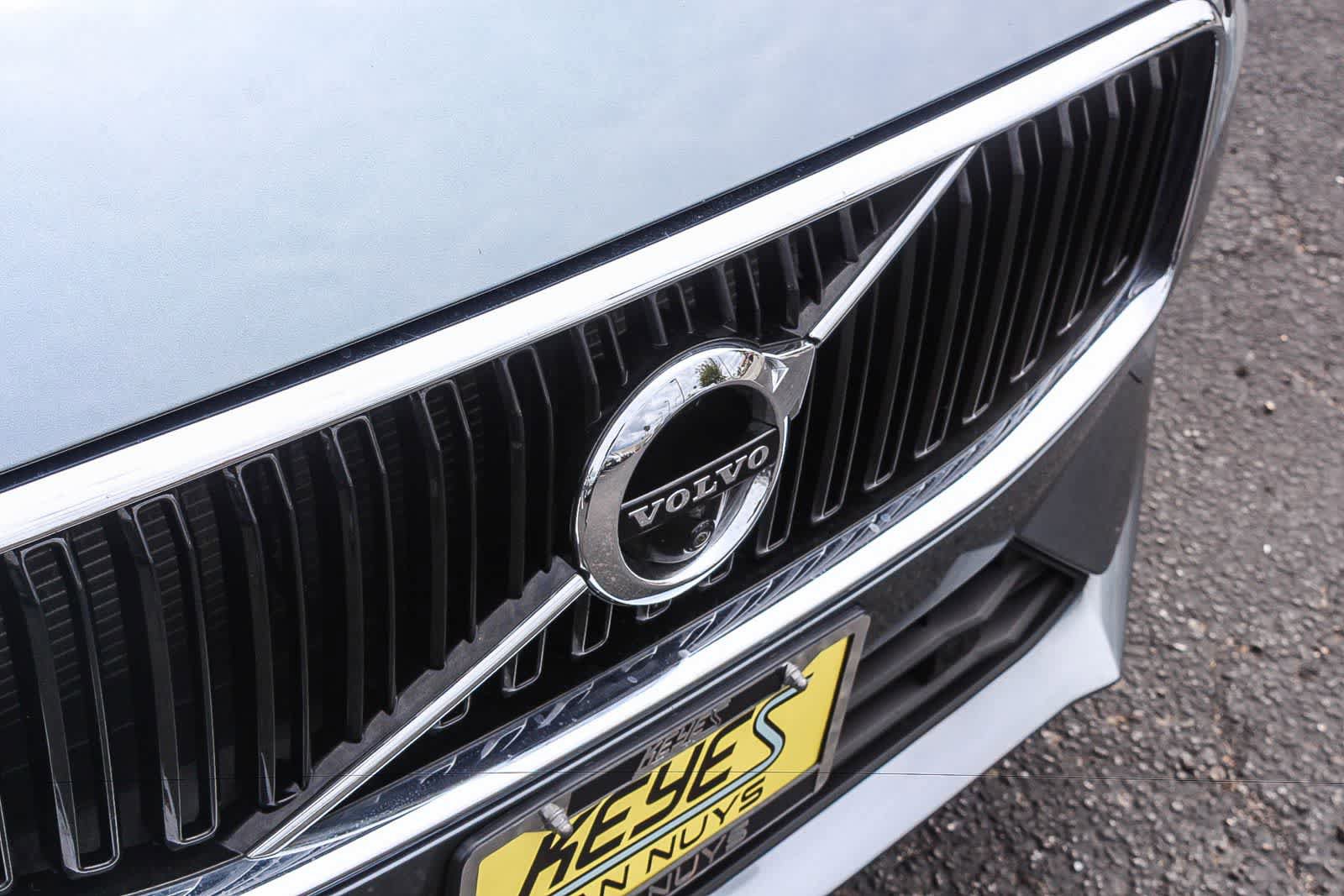 Used 2018 Volvo XC60 T8 Momentum AWD/4WD image 16