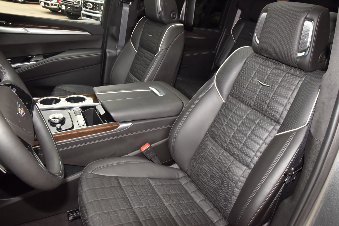 Used 2025 Cadillac Escalade ESV Premium Luxury Platinum AWD/4WD image 37